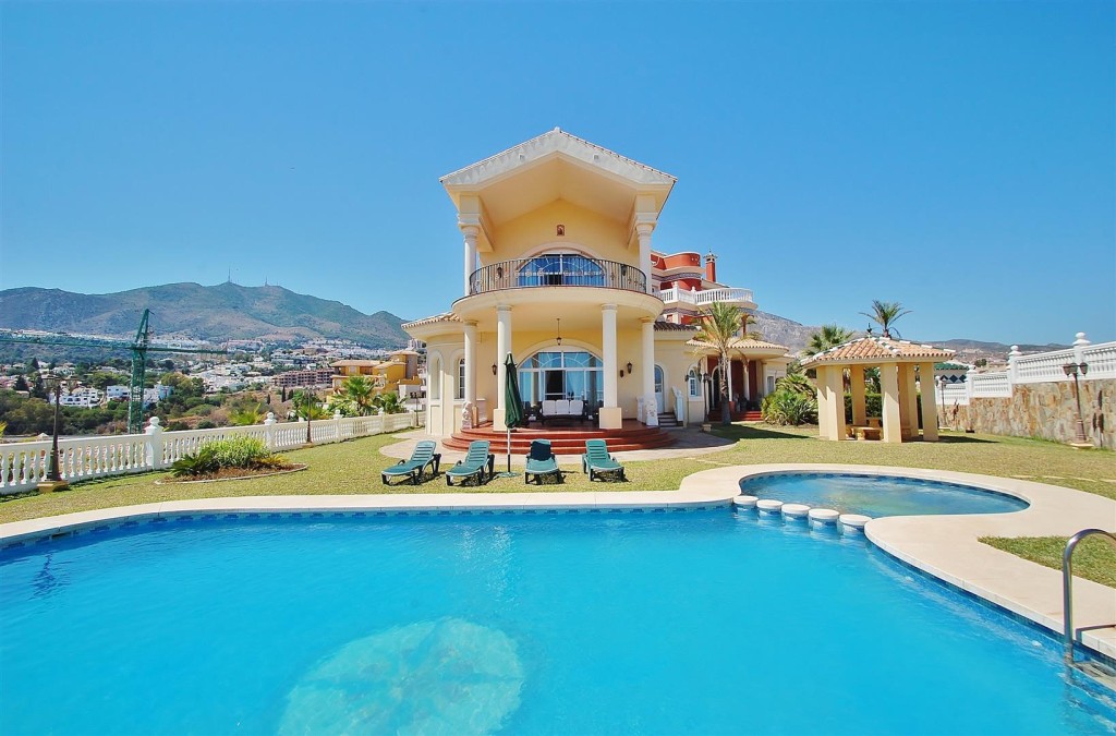 V5670 Villa for sale in Benalmadena Malaga Spain (1)