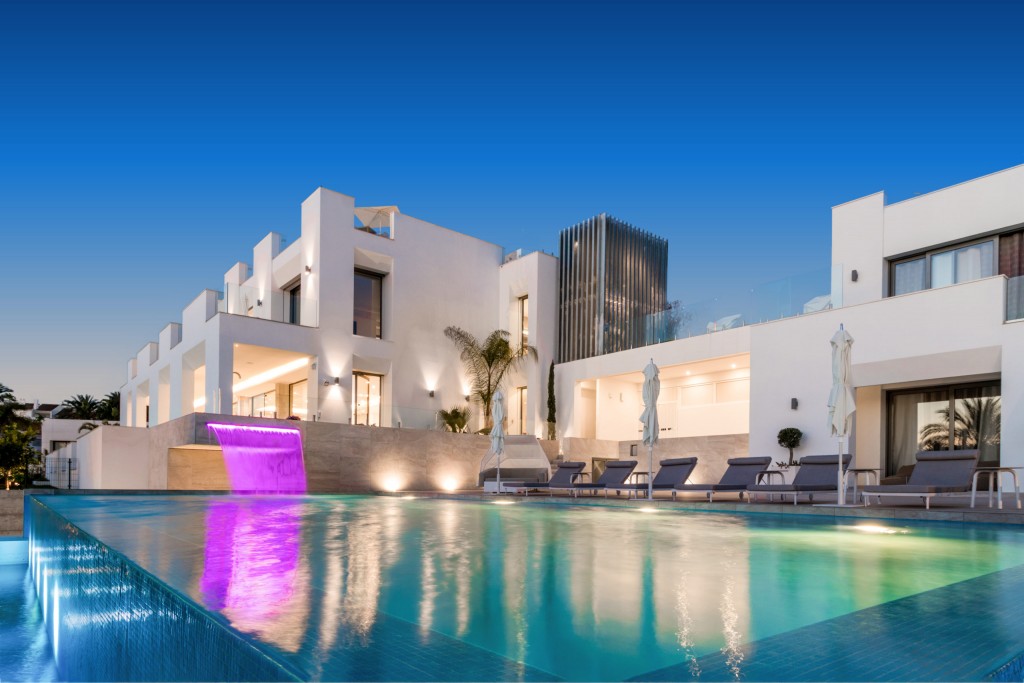 Modern villa i James Bond-stil Marbella