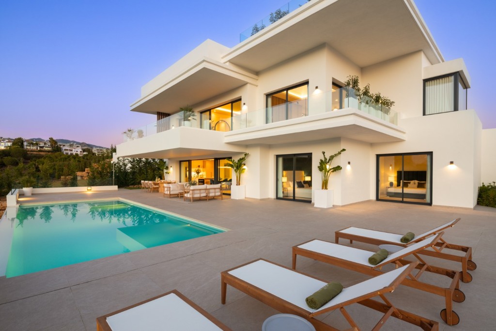 New Modern Villa East Estepona (1)