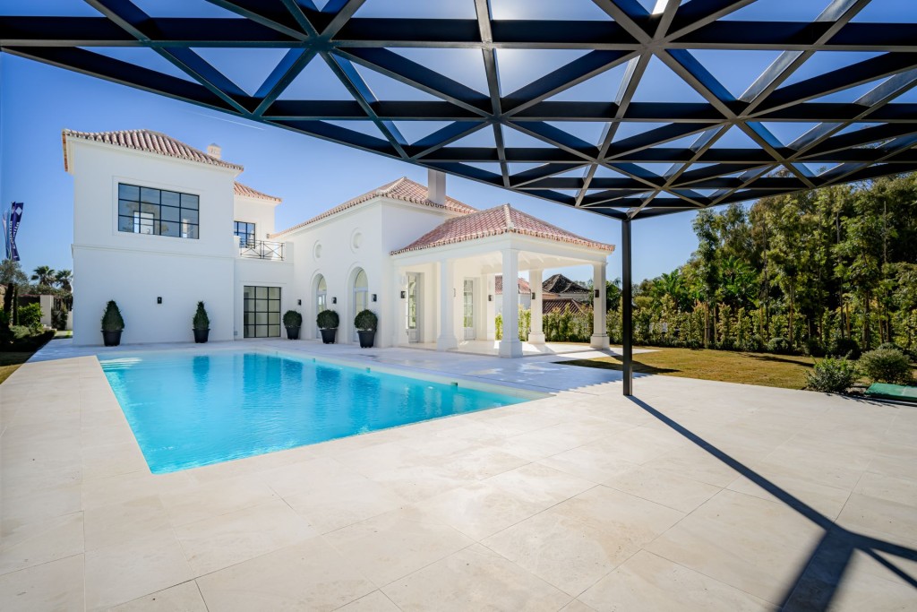 New Elegant Villa Nueva Andalucia Marbella (3)