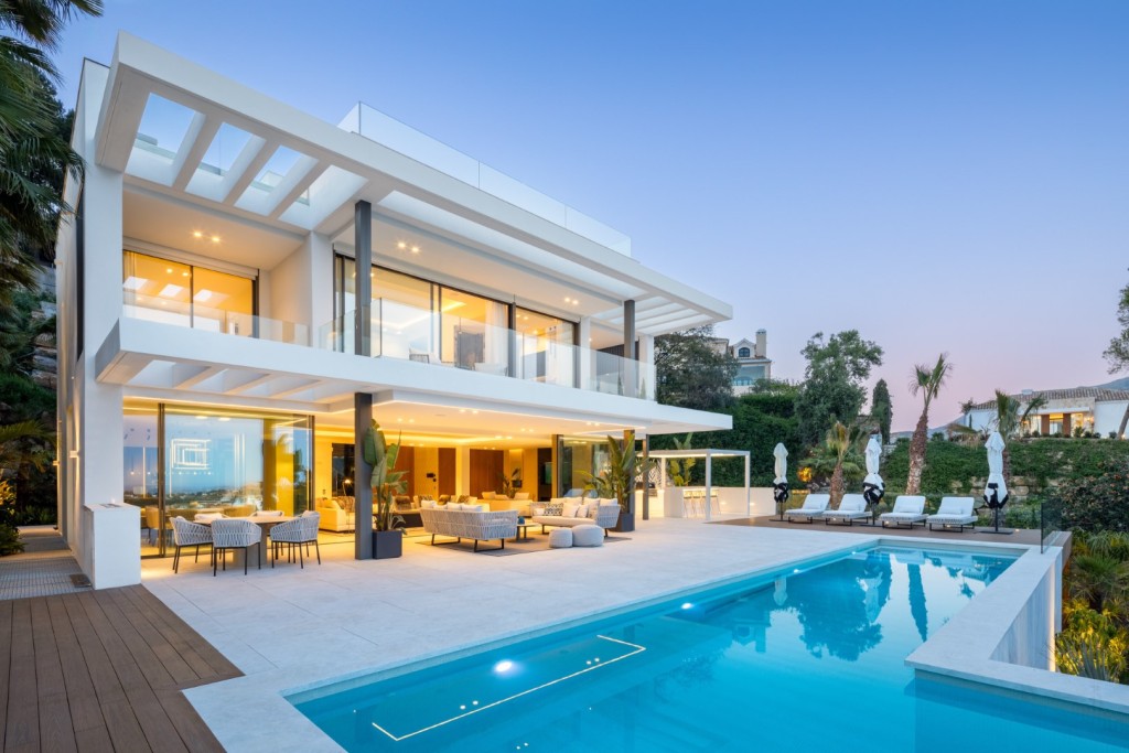 Stunning Modern Villa in Benahavis Spain (1)