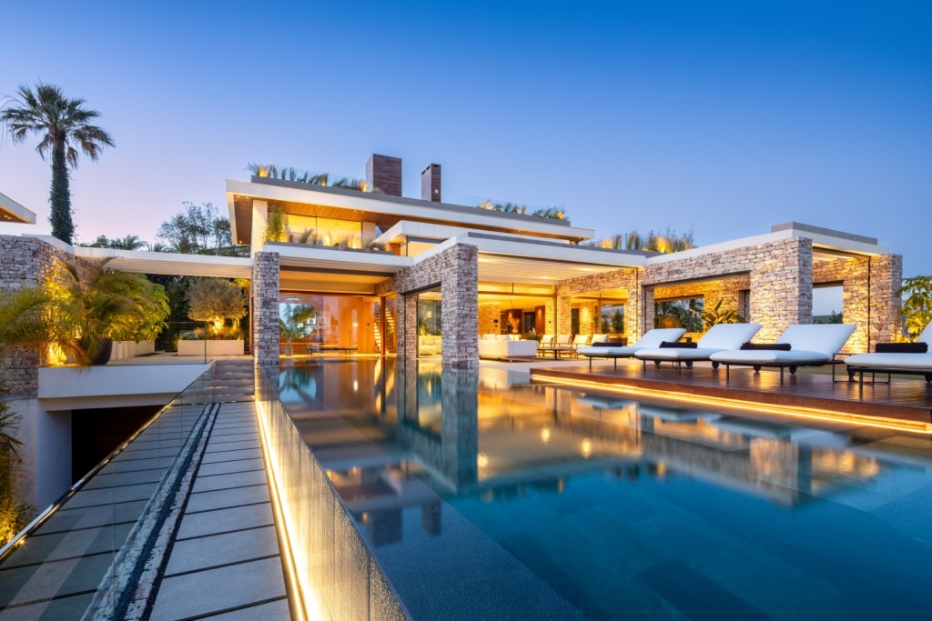 Luxury Modern Villa Nueva Andalucia (1)
