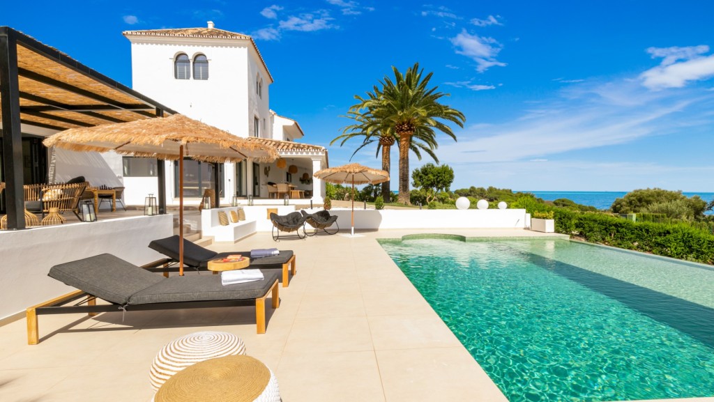 Preciosa Villa Estilo Ibiza Estepona España (1)