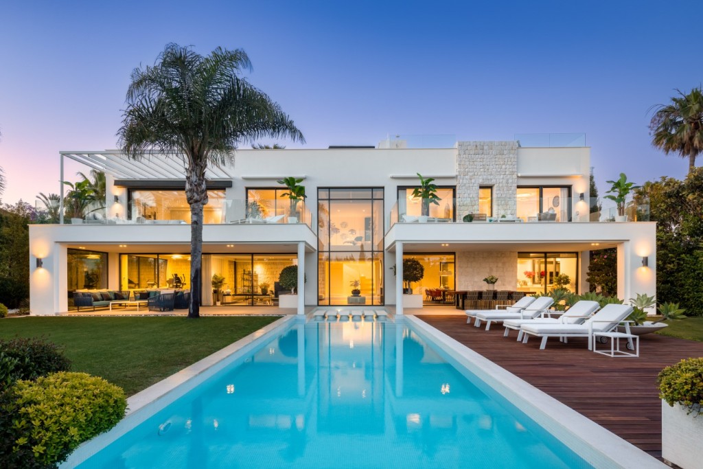 Marbella Modern Beachside Villa (1)