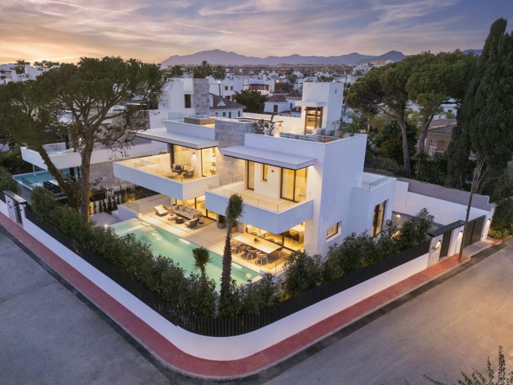 Lyxig modern villa vid stranden Marbella (1)