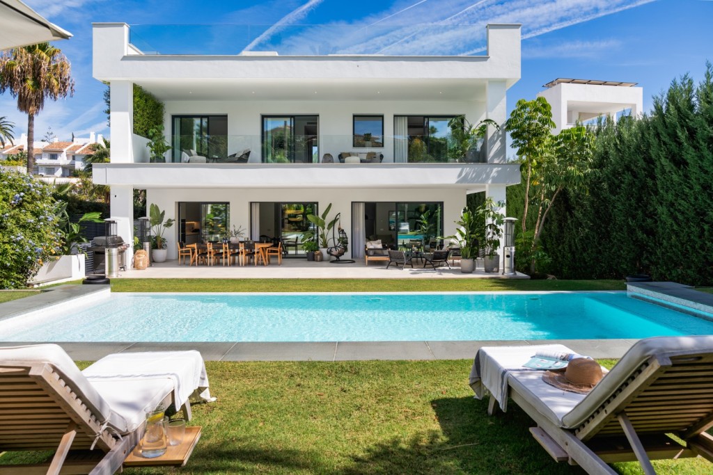 Villa Moderna Contemporánea Puerto Banus (1)