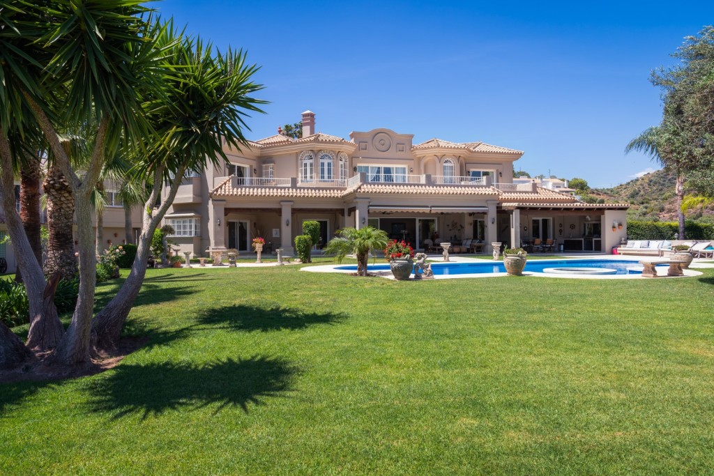 Elegant Villa Nueva Andalucia Marbella (89)