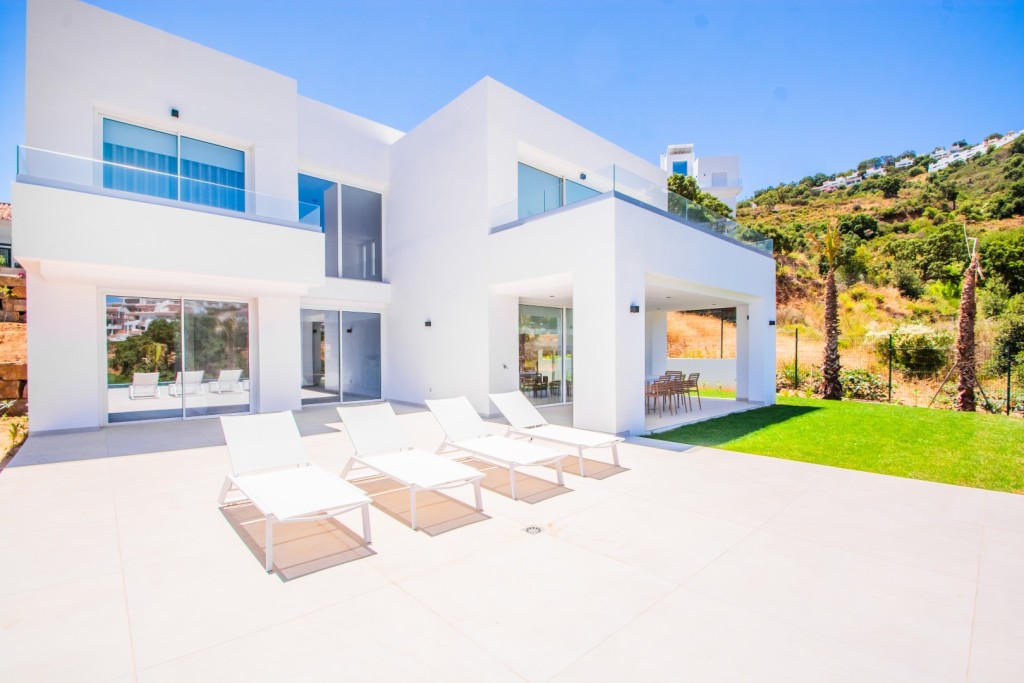 New Modern Villa East Marbella Spain (1) (Grande)