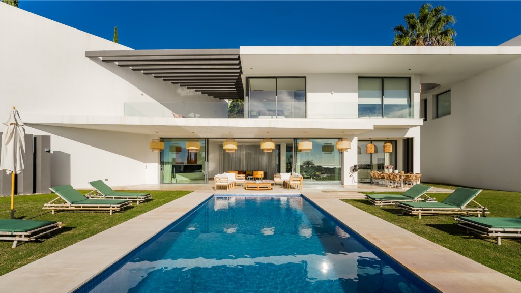 Modern Villa in Golf Complex Benahavis (3)