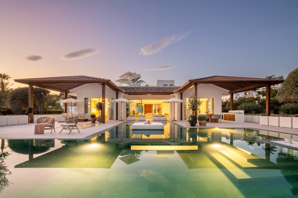 Frontline Golf Luxury Villa in Marbella Spain (1)