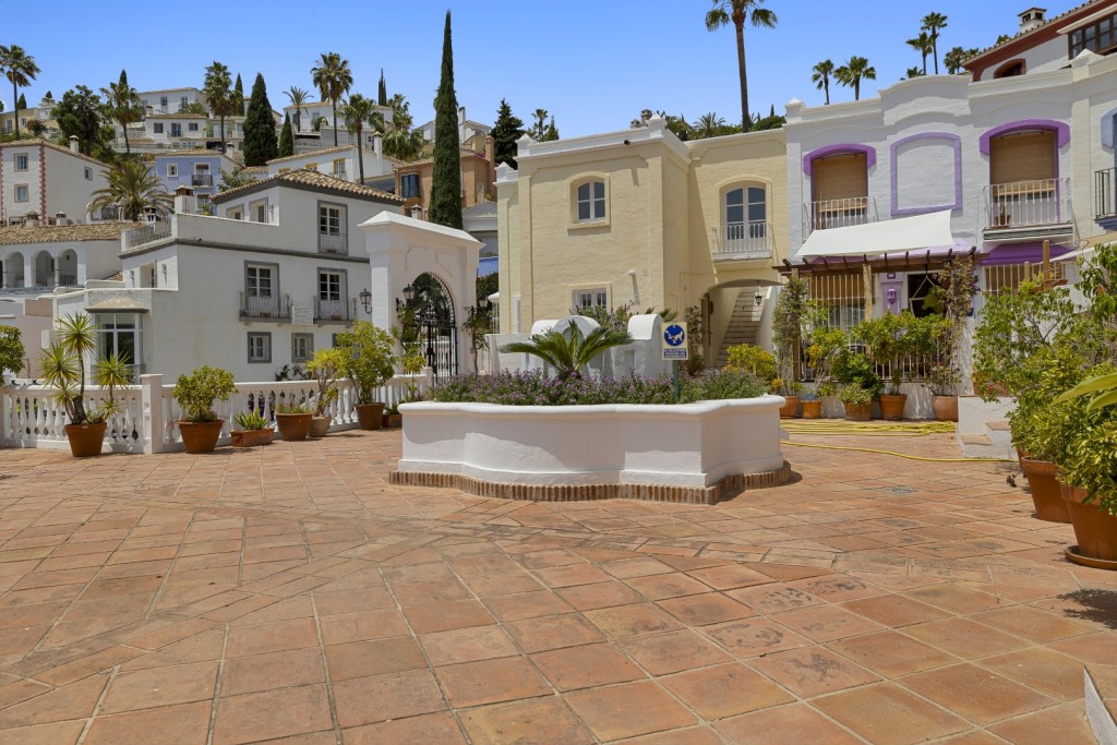 Charming Townhouse for sale Benahavis Spain (1)